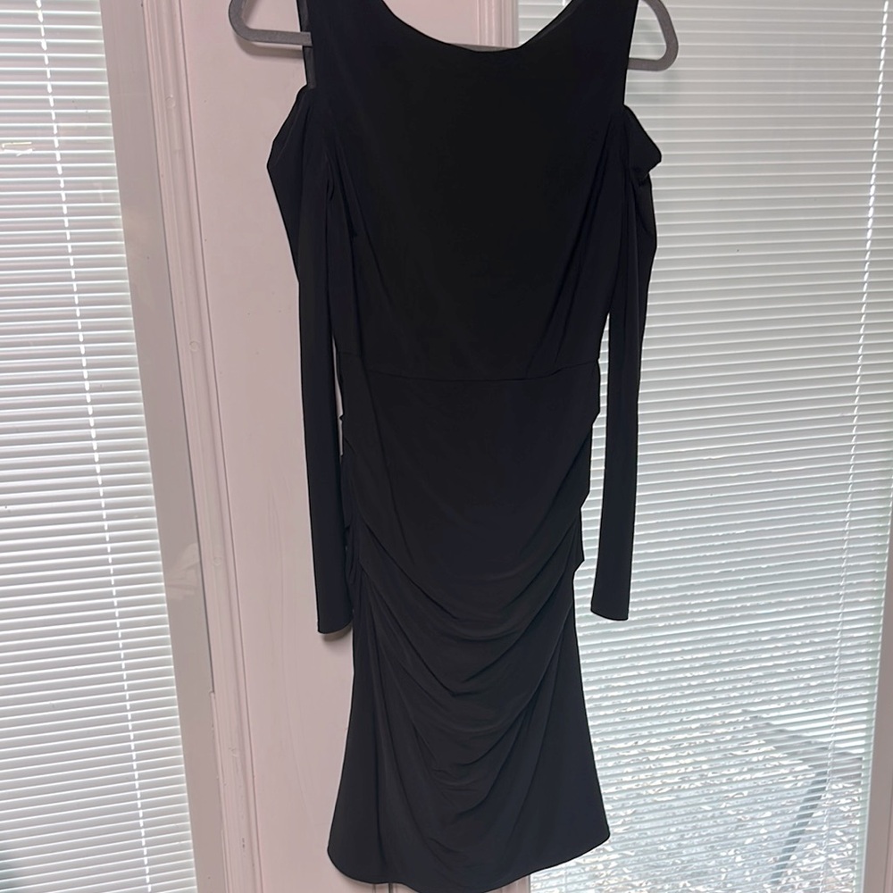 Laundry By Shelli Segal Black Ruched Cut Out cocktail dress. Size 6.